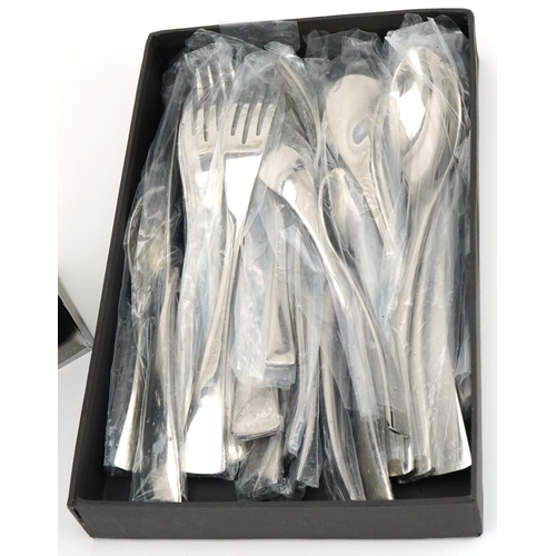 539 - Suite of as new Kaya cutlery