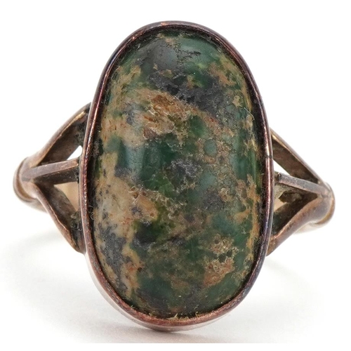 3330 - Antique 9ct gold cabochon green hardstone ring, size M, 7.4g