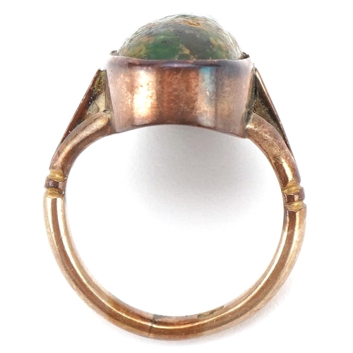 3330 - Antique 9ct gold cabochon green hardstone ring, size M, 7.4g