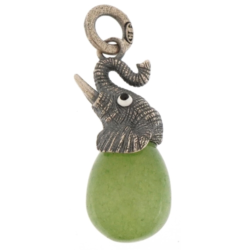 3318 - Silver and jade egg pendant in the form of an elephant head, impressed Russian marks to the suspensi... 