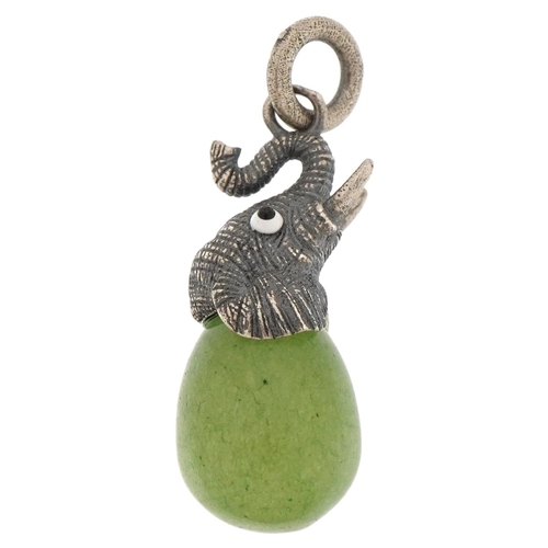 3318 - Silver and jade egg pendant in the form of an elephant head, impressed Russian marks to the suspensi... 