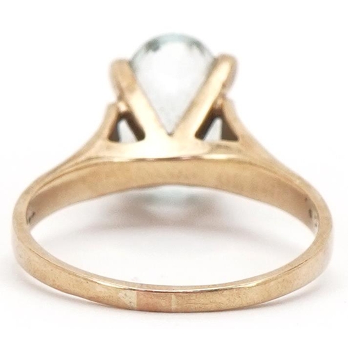 3282 - 9ct gold aquamarine solitaire ring, the aquamarine approximately 11.50mm x 7.50mm x 5.0mm deep, size... 