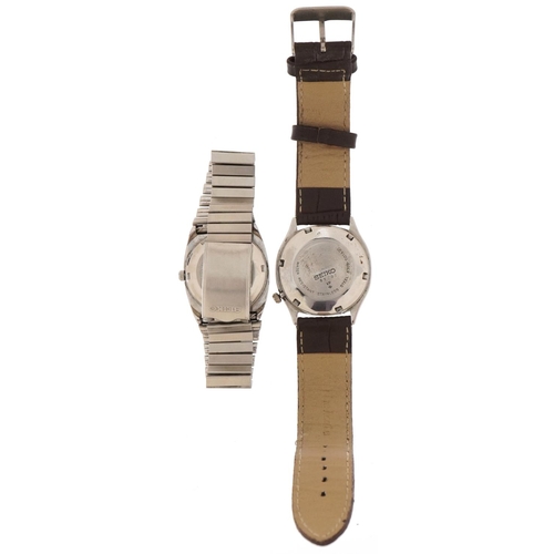 3337 - Two Seiko 5 automatic wristwatches, each with day/date aperture, the largest 34mm wide