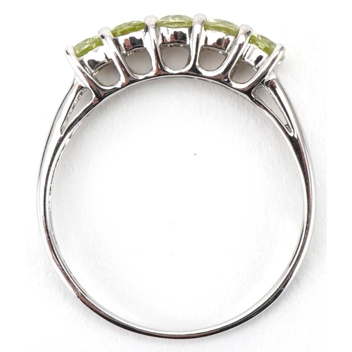 3154 - 9ct white gold green stone ring set with five stones, possibly green amethyst, size N/O, 1.5g