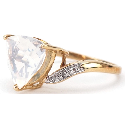 3138 - 9ct gold clear stone dress ring with diamond set shoulders, size N, 2.5g