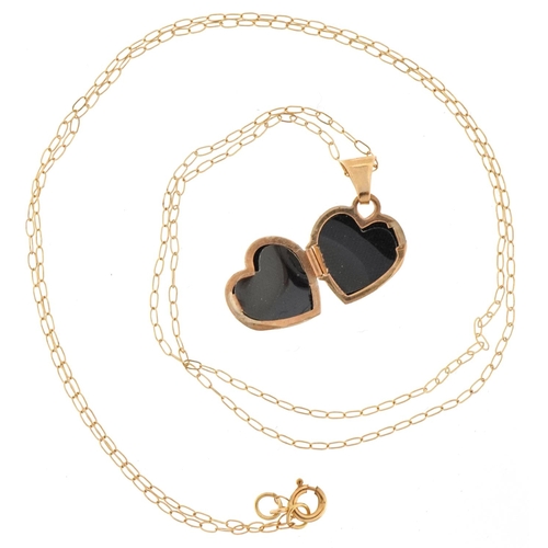 3094 - 9ct gold Best Mum love heart locket on a 9ct gold necklace, 1.5cm high and 44cm in length, total 1.0... 