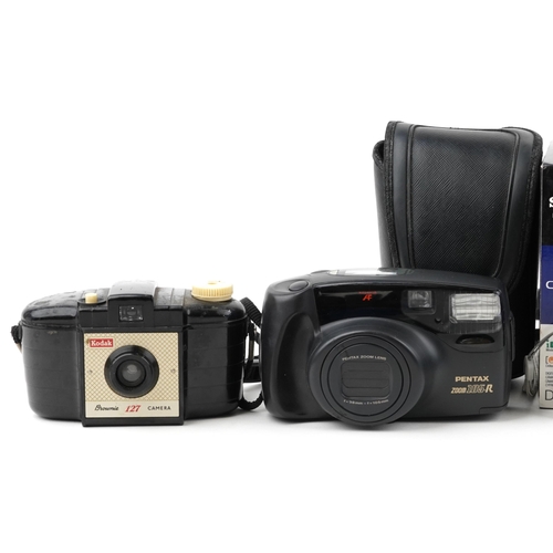 1476 - Vintage and later cameras including a Sony Cybershot DSC-W370 with box, Koroll 24, Minolta AF-E2 and... 