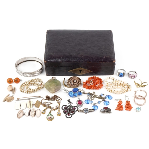 3375 - Small collection of vintage jewellery including a 9ct gold clasped pearl necklace, coral bracelet an... 