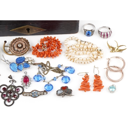 3375 - Small collection of vintage jewellery including a 9ct gold clasped pearl necklace, coral bracelet an... 