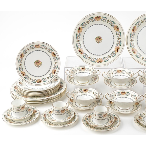 558 - Aynsley Banquet pattern part dinner service