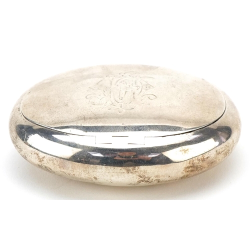 433 - Late Victorian silver oval snuff box, Birmingham 1898 by George Unite & Sons, 8.5cm wide, 79g