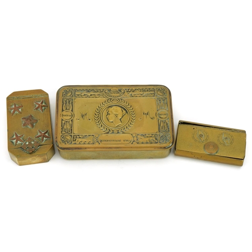 2548 - 1914 Princess Mary Christmas tin, 13cm wide, together with two brass snuff boxes