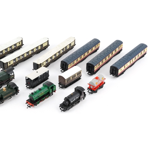 2023 - Collection of Hornby 00 gauge model railway locomotives, tenders and carriages