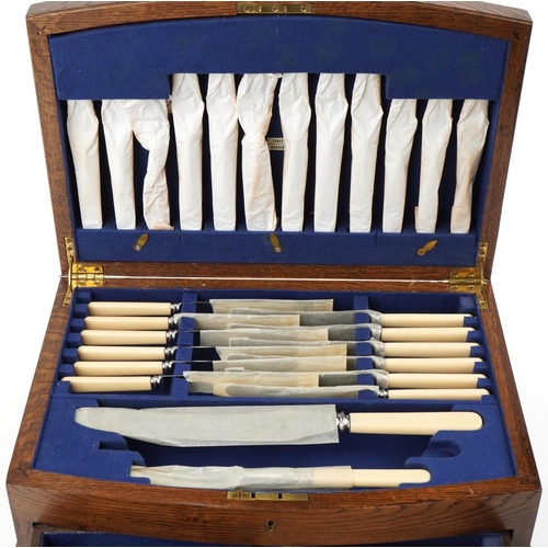 533 - George V oak cased canteen of cutlery by W. M. Marples & Sons Limited Sheffield, the case H-17cm W-4... 