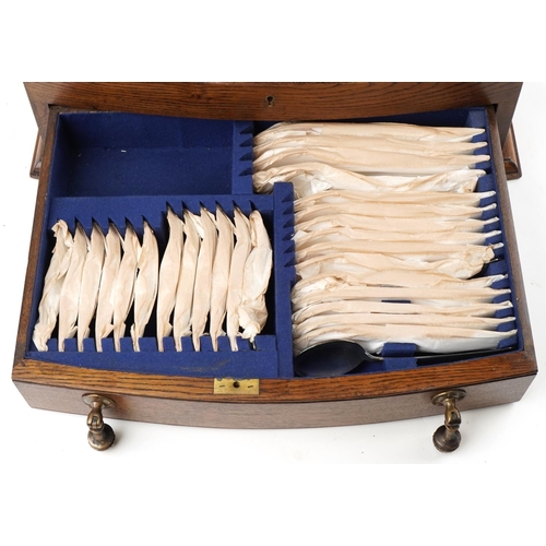 533 - George V oak cased canteen of cutlery by W. M. Marples & Sons Limited Sheffield, the case H-17cm W-4... 