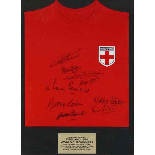 2484 - Signed replica England jumper personally signed by The England 1966 World Cup winners including Gord... 