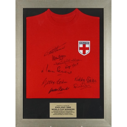 2484 - Signed replica England jumper personally signed by The England 1966 World Cup winners including Gord... 