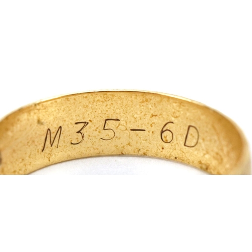 3291 - 9ct gold wedding band with engraved decoration, size Q, 2.5g