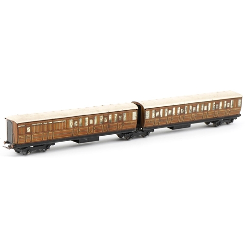 2002 - Hornby Dublo 1938, pre war, early couplings LNER articulated coach set, D525, finished in a golden b... 