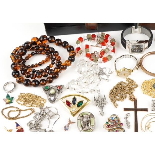 3379 - Small collection of mixed costume jewellery to include a hardstone necklace, two silver bangles, an ... 