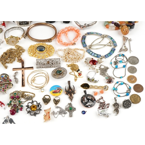 3379 - Small collection of mixed costume jewellery to include a hardstone necklace, two silver bangles, an ... 