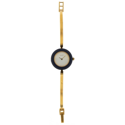 3107 - Gucci gold plated ladies bracelet wristwatch with interchangeable coloured bezels, the case 2.8cm in... 