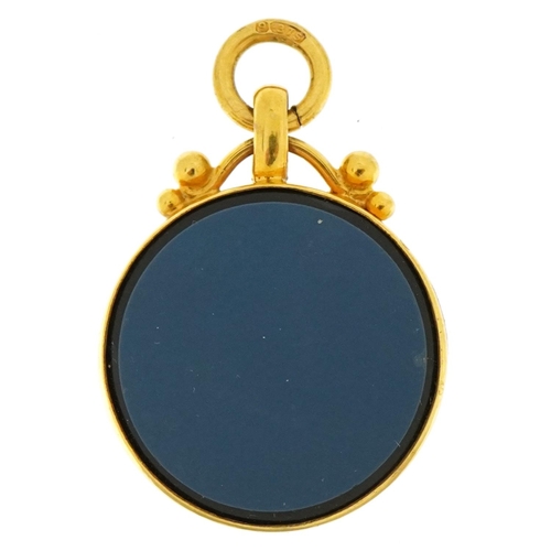 3057 - 9ct gold sardonyx masonic fob, 2.6cm high, 5.0g