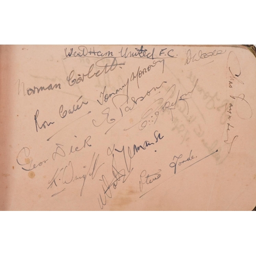 2390 - Signed FA Cup Final programme, Leeds United versus Sunderland, Saturday 5th May 1973, signed by the ... 