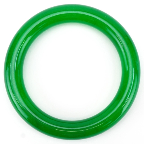 3217 - Chinese green jade bangle, 8.5cm in diameter, 73.4g