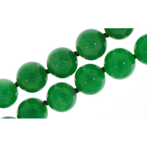 3122 - Chinese green jade bead necklace, each bead approximately 11.5mm in diameter, 80cm in length, 155.2g