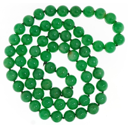 3122 - Chinese green jade bead necklace, each bead approximately 11.5mm in diameter, 80cm in length, 155.2g