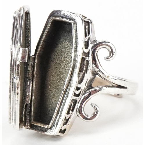 3321 - Silver coffin design ring with hinged lid, size M, 11.5g