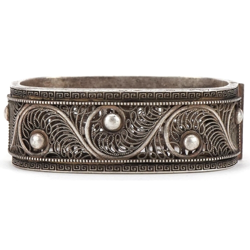 3254 - Chinese filigree silver hinged bangle, 6.5cm wide, 74.6g