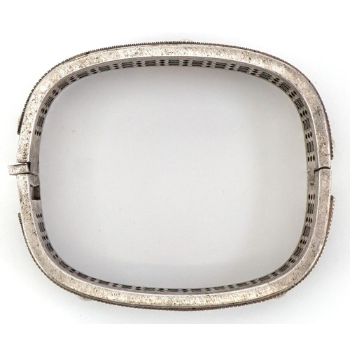 3254 - Chinese filigree silver hinged bangle, 6.5cm wide, 74.6g