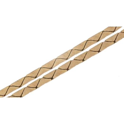 3018 - 9ct gold flattened link necklace, 50cm in length, 5.8g