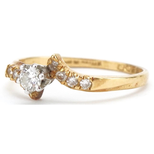 3194 - 18ct gold diamond crossover ring, the central diamond approximately 3.30mm in diameter, size K, 1.6g