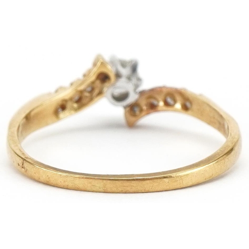 3194 - 18ct gold diamond crossover ring, the central diamond approximately 3.30mm in diameter, size K, 1.6g