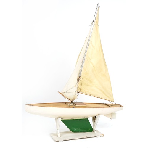 1109 - Large radio controlled model pond yacht, 125cm in length x 170cm high