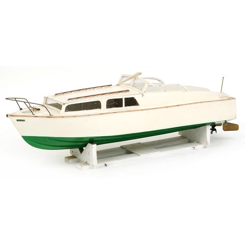 1110 - Large radio controlled model speed boat, 110cm in length