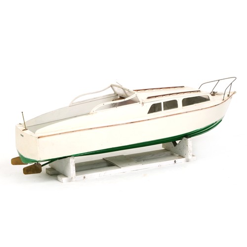 1110 - Large radio controlled model speed boat, 110cm in length