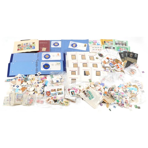 2295 - British and world stamps including gold stamp replicas