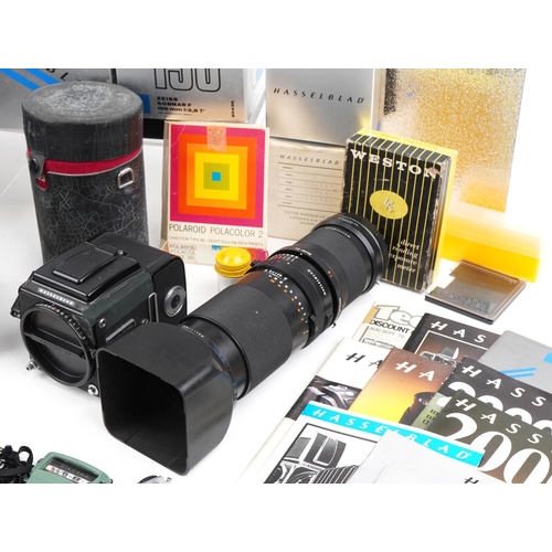 524 - A Hasselblad 2000 FC camera with lenses, accessories and other camera accessories, some with boxes (... 