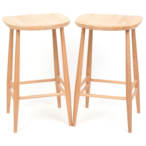 1029 - A pair of late 20th century Ercol elm breakfast bar stools raised on turned legs, 46cm H x 39cm W x ... 