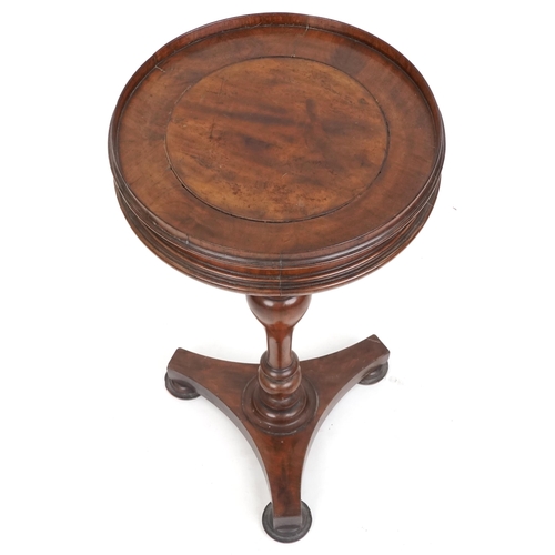 1064 - A 19th century figured mahogany jardinière stand, the circular top raised on a turned column, platfo... 