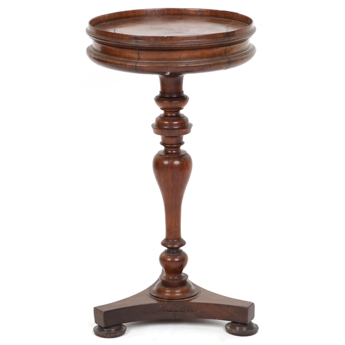 1064 - A 19th century figured mahogany jardinière stand, the circular top raised on a turned column, platfo... 