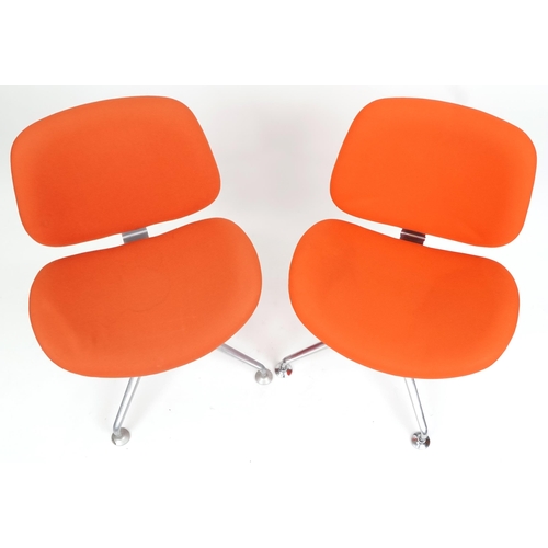 1022 - A pair of Orangebox Track-01 ergonomic lounge chairs, 79cm H x 60cm W x 60cm D.