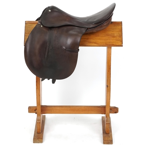 1157 - A Gidden of London, Spring Tree 17 inch brown leather saddle.