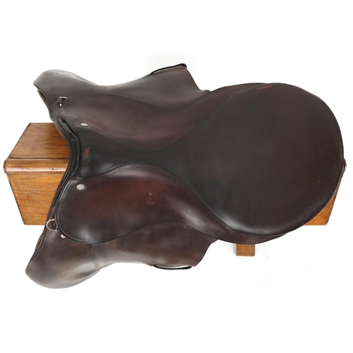 1157 - A Gidden of London, Spring Tree 17 inch brown leather saddle.