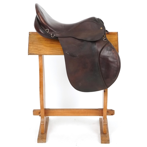 1162 - A Kiln Saddlery Ltd 17 inch brown leather saddle.