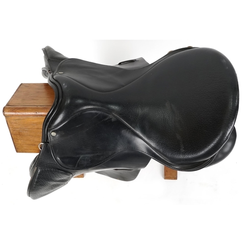 1154 - An Ideal Saddle Co. 16.5 inch black leather saddle.